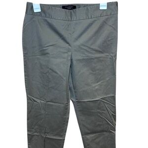 These Talbot Petite Size 4 Olive Green Chino Pants
